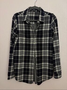 Quince stretch plaid button down M